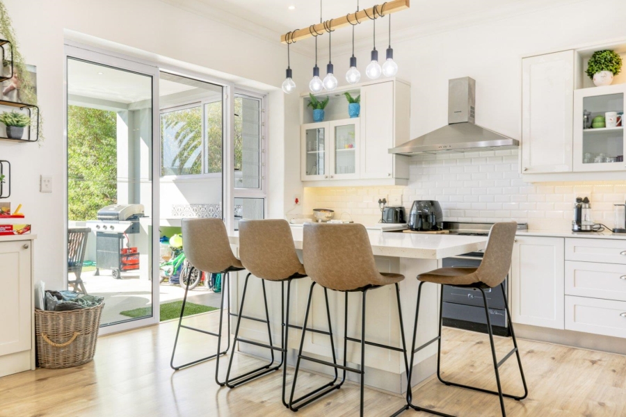 4 Bedroom Property for Sale in Oranjezicht Western Cape